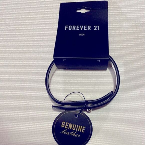 🔥Forever 21 Men’s Color: Brown leather adjustable Bracelet Gold studs one size - Picture 1 of 12